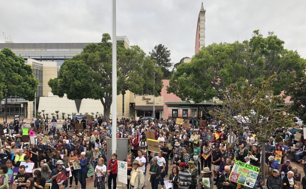 Over 500 people gathered on September 27 in front of the Court building in San Luis Obispo to rise for climate action. 